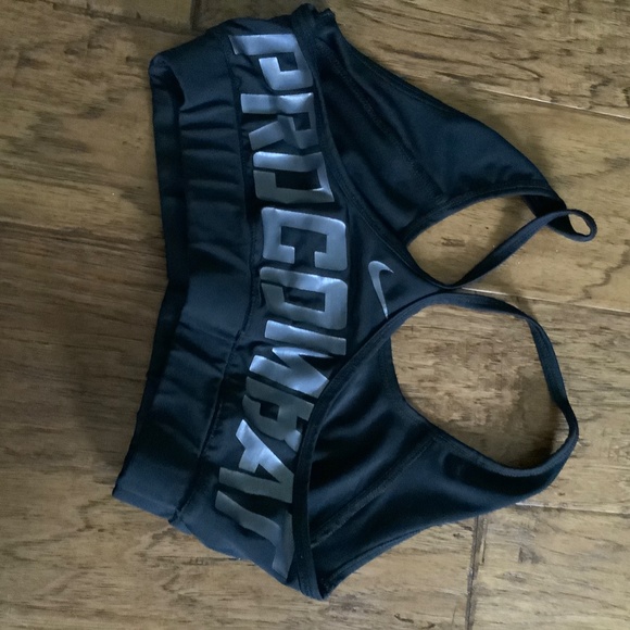 Nike sports Bra - Picture 2 of 2
